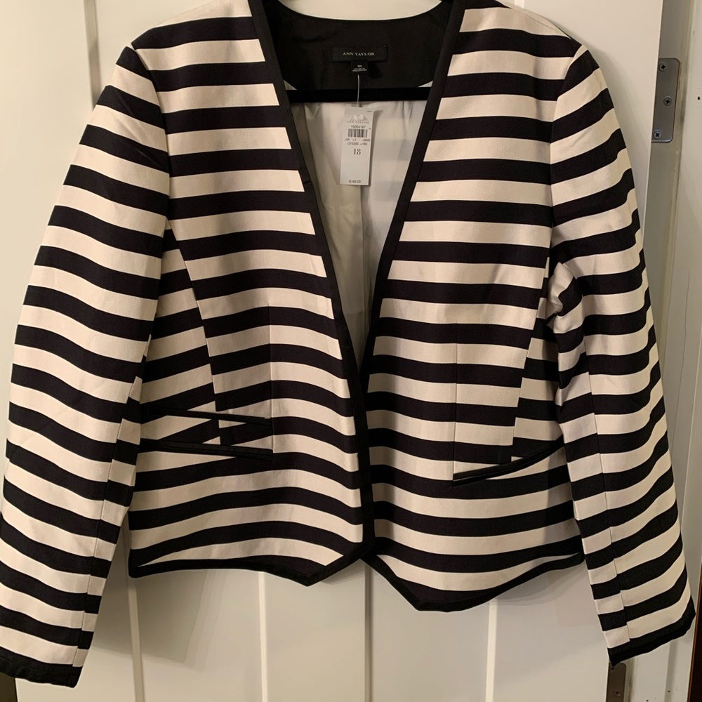 Ann Taylor NWT Black cream blazer w gorgeous cut